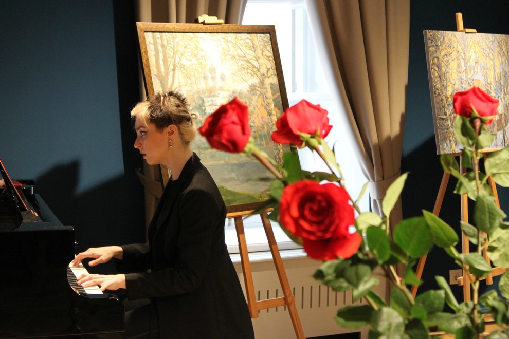 Выставка живописи "Подари мне сад ..."