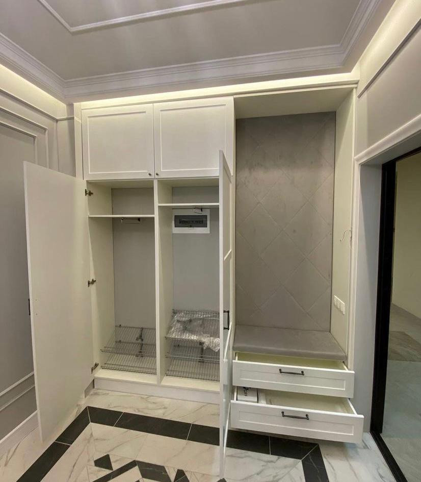 Шкаф в коридор