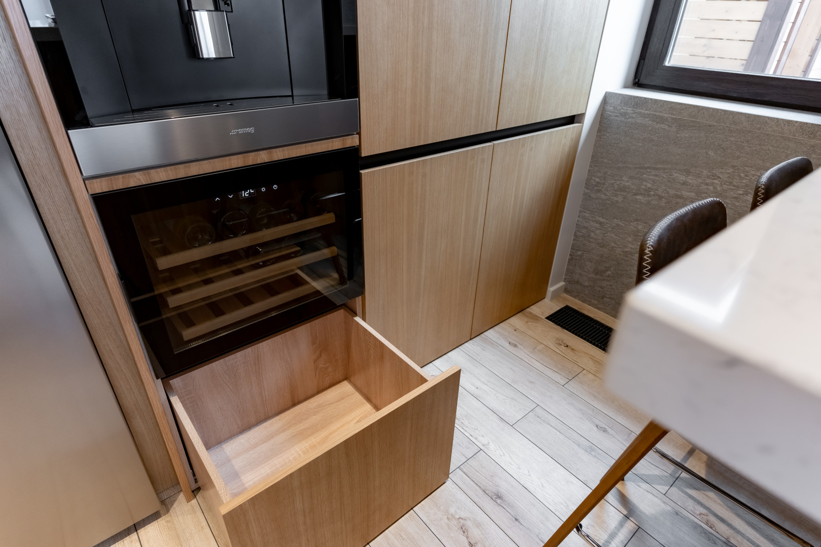 Выдвижные ящики на направляющих скрытого монтажа