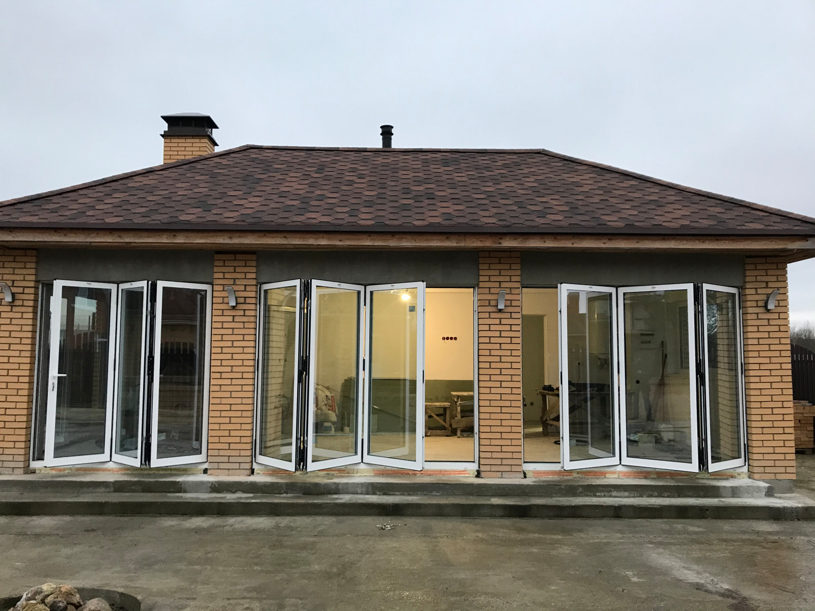 Двери в раскрытом состоянии