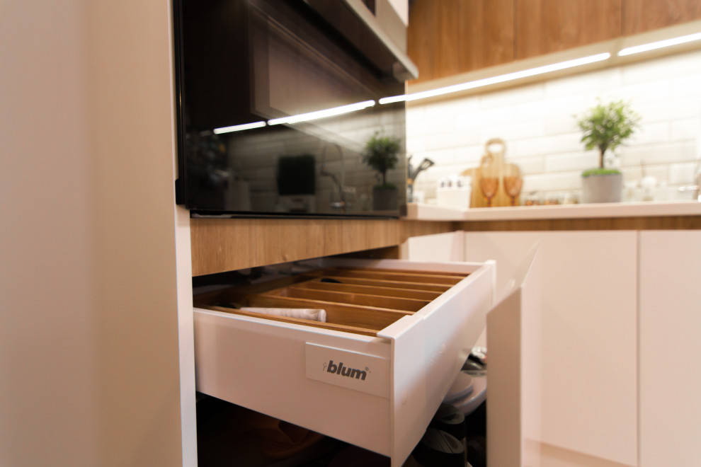 СВЕТЛАЯ КУХНЯ В СОВРЕМЕННОМ СТИЛЕ