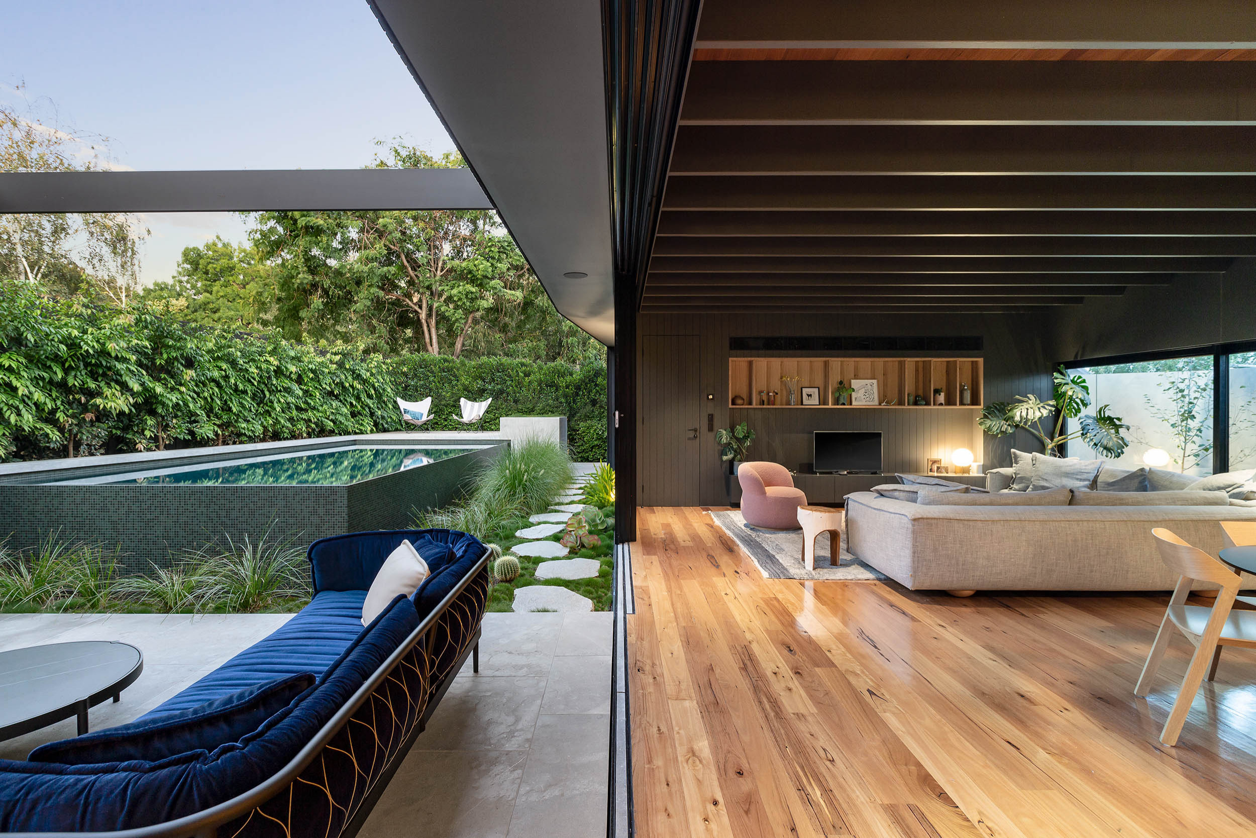 Houzz Австралия: Маленький сад с бассейном