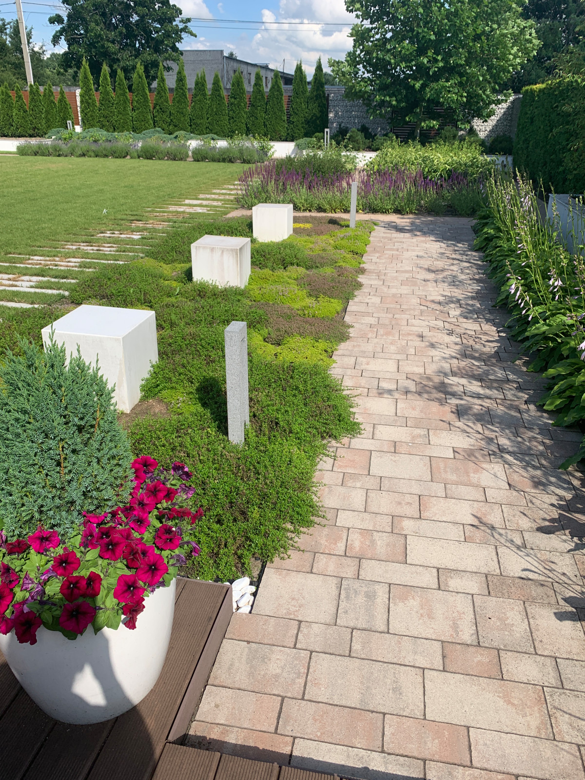 Современный сад для семьи