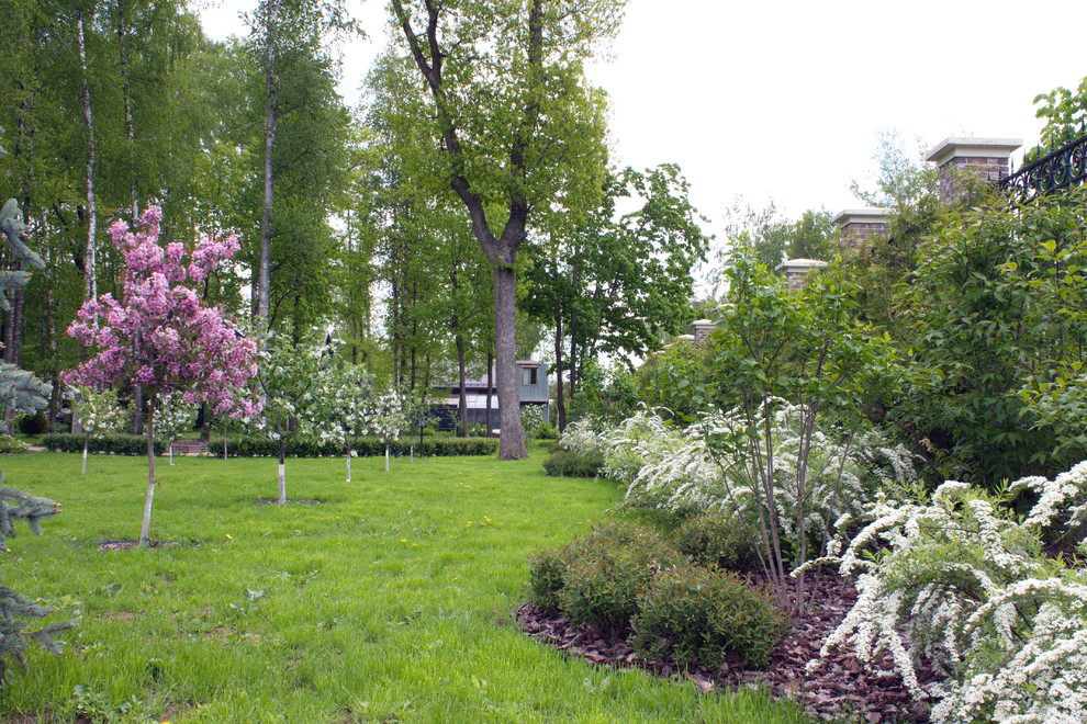 Сад резиденции для большой семьи