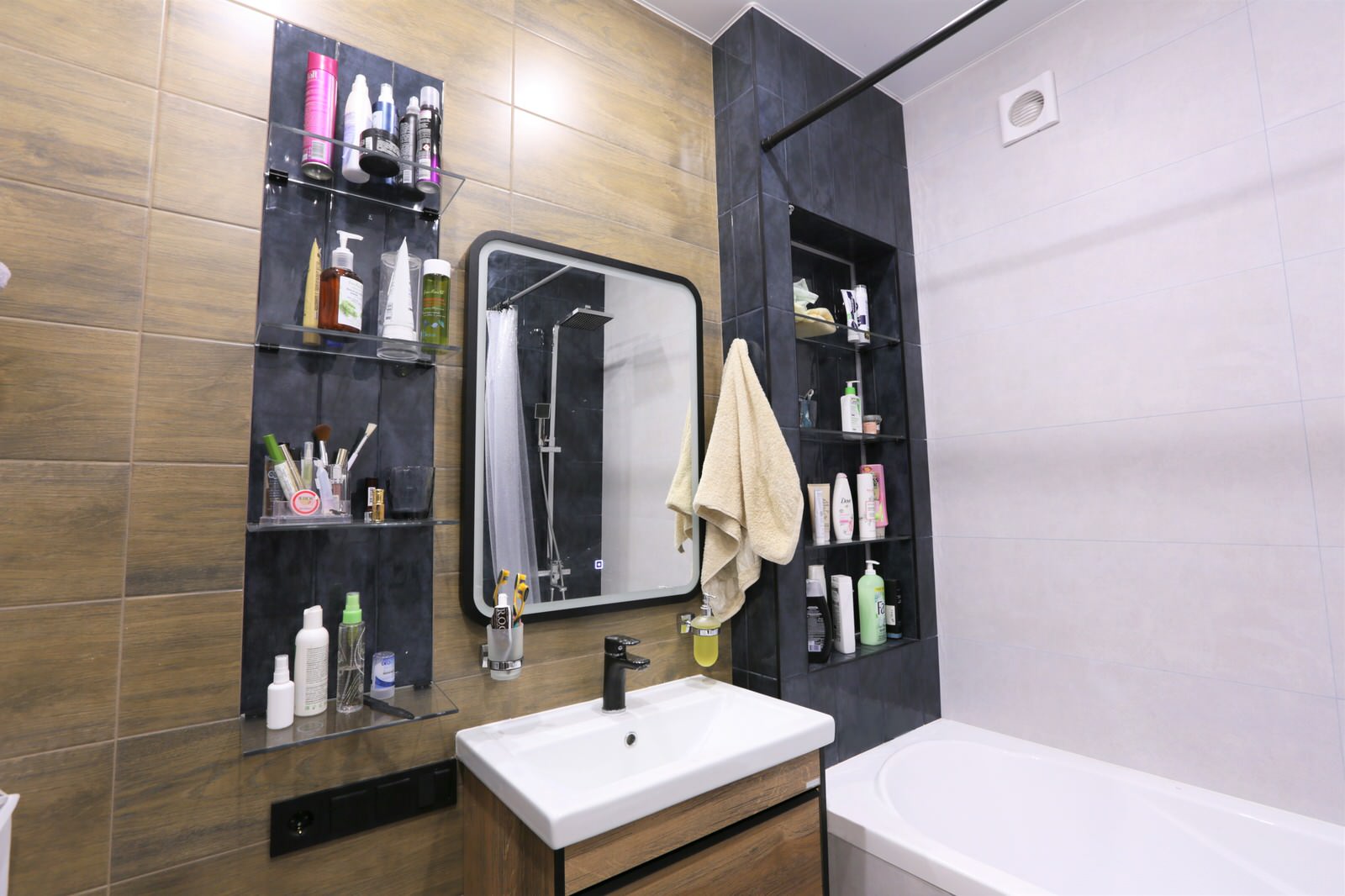 Дизайн - проект однокомнатной квартиры для молодой пары. Фотографии реализации.