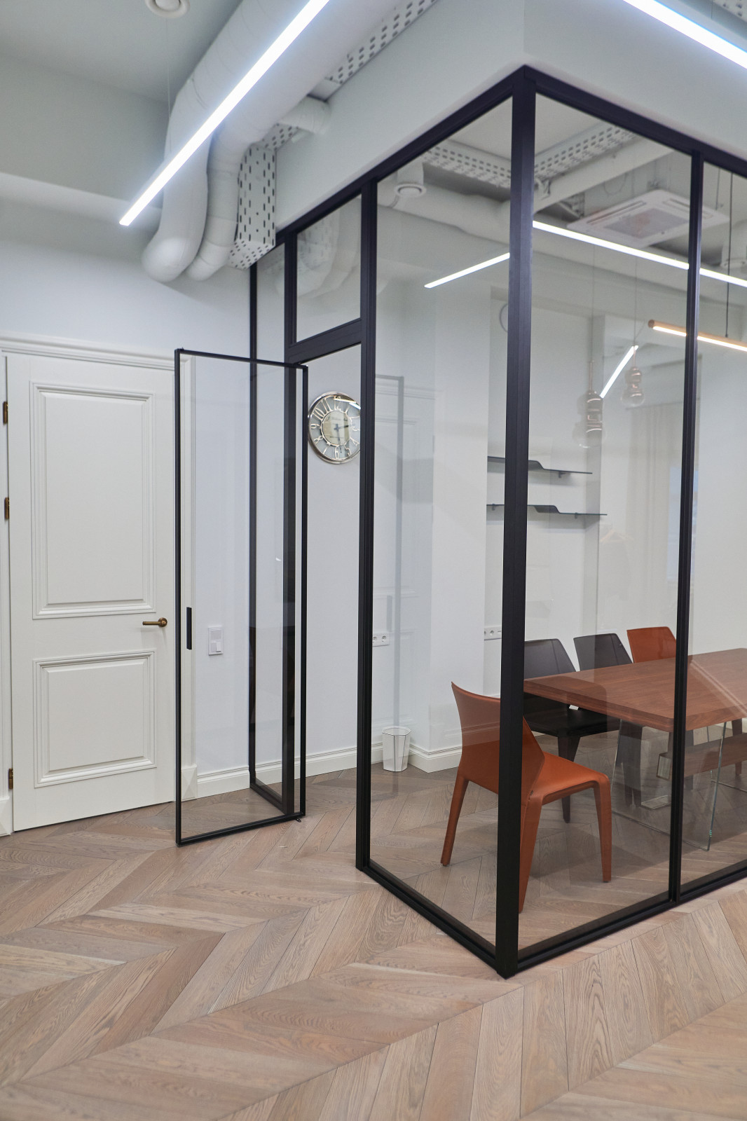 Обложка проекта: Угловая стеклянная перегородка raumplus в офис