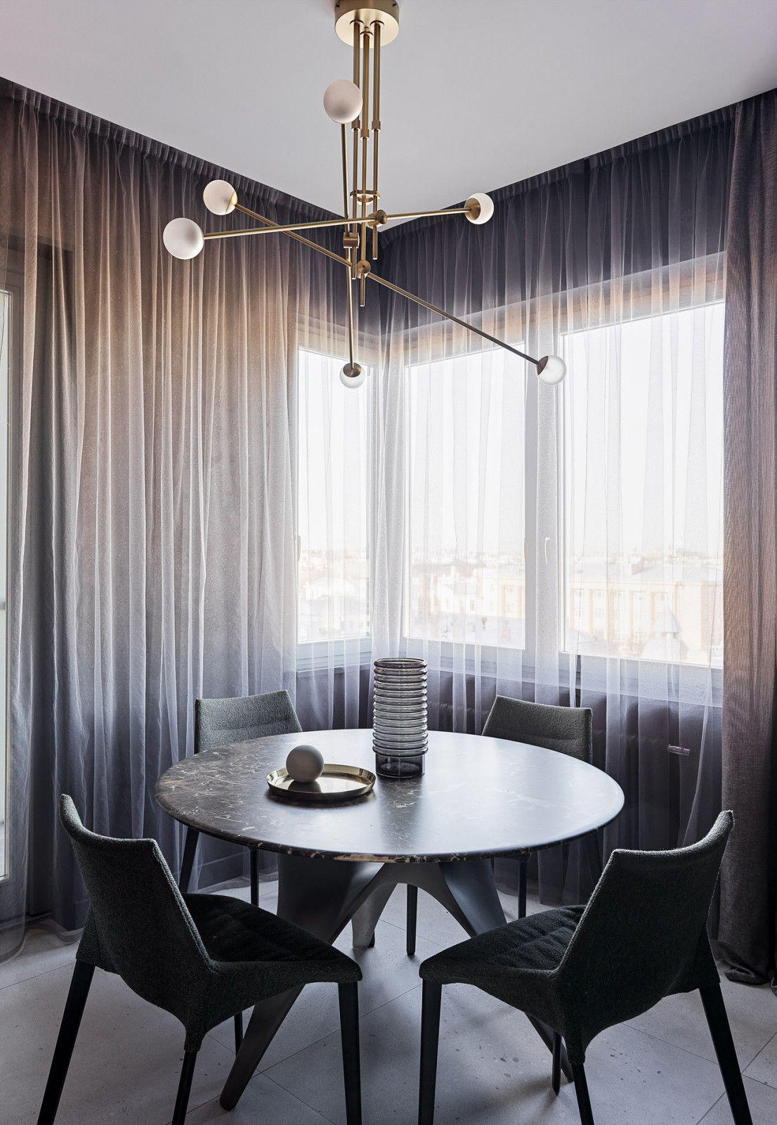 Apartment with grey shades in Saint-Petersburg