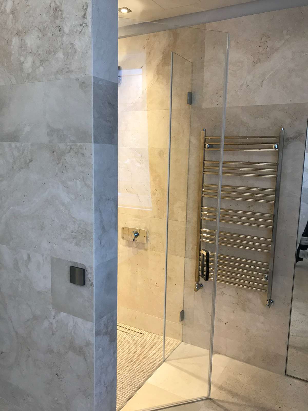 Душевая кабина/ванная комната