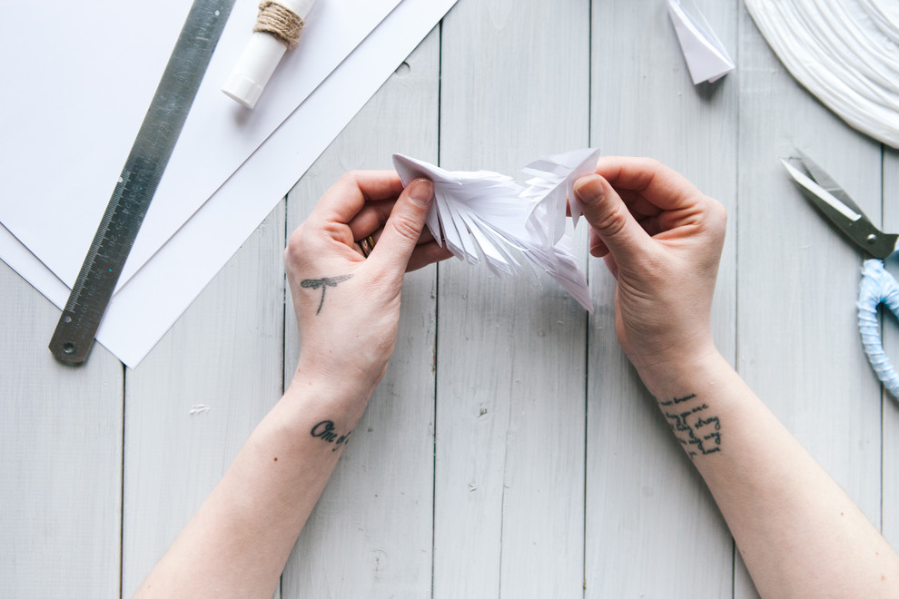 DIY: Как декорировать абажур бумажными перьями своими руками