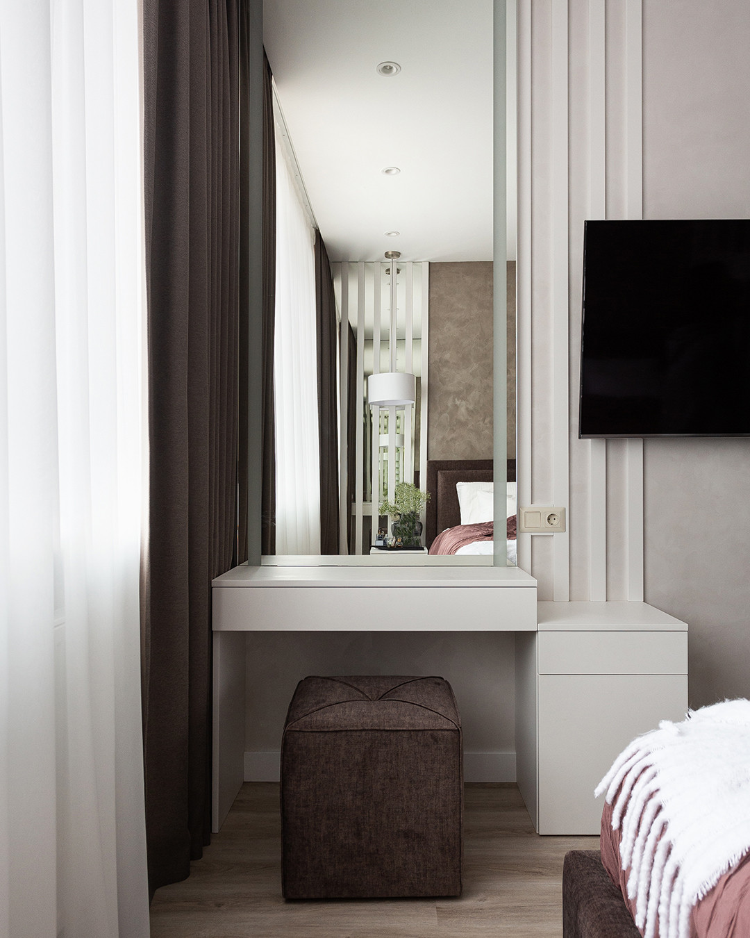 Дом в белых росах