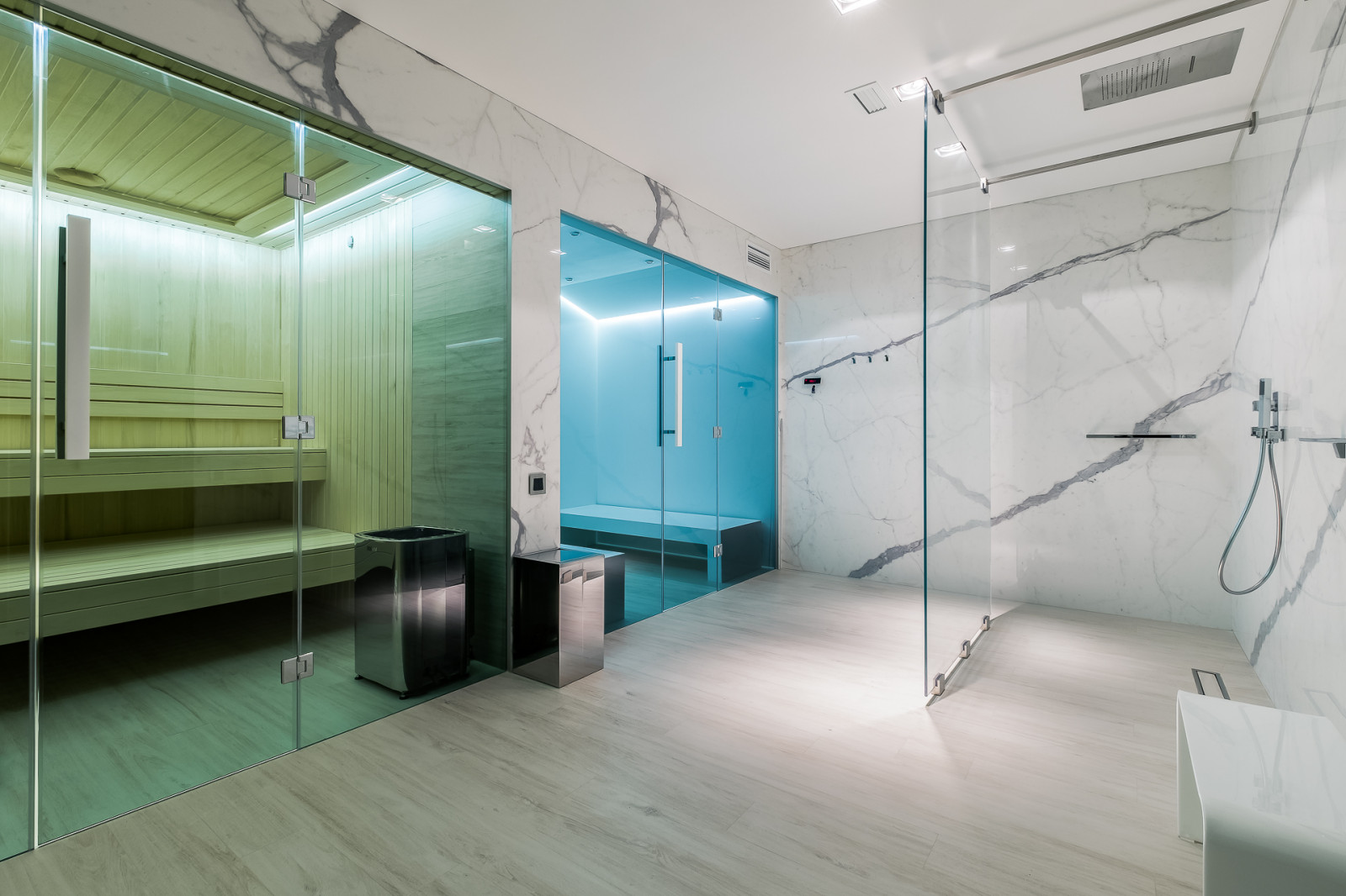 Просторный загородный дом в современном стиле