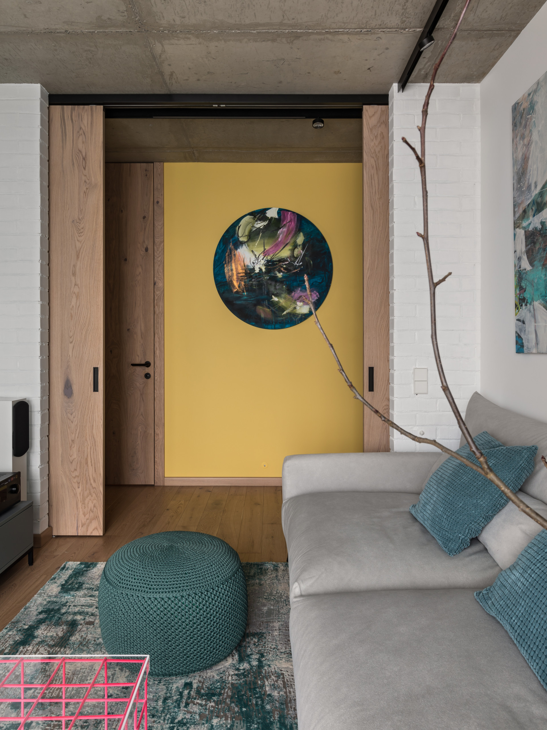 В гостях: Минимализм с акцентами на живопись