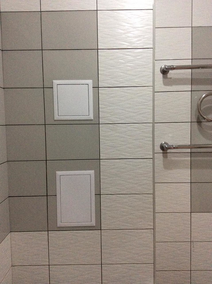 Процесс укладки плитки