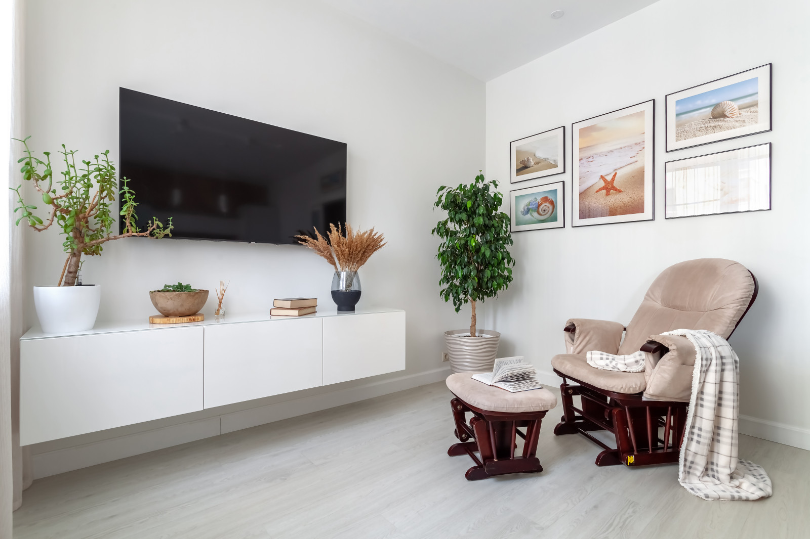 Воздушная квартира с яркими акцентами