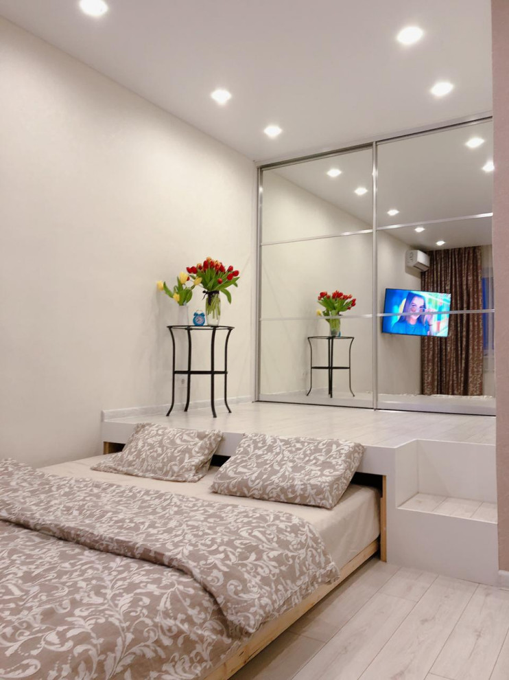 Обложка проекта: кровать подиум в нише