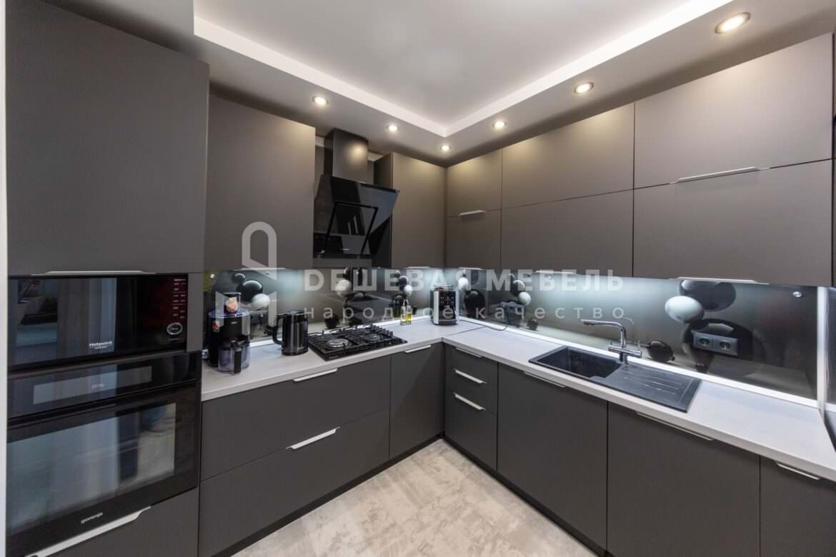Угловая кухня "Форман" из темно-серого пластика