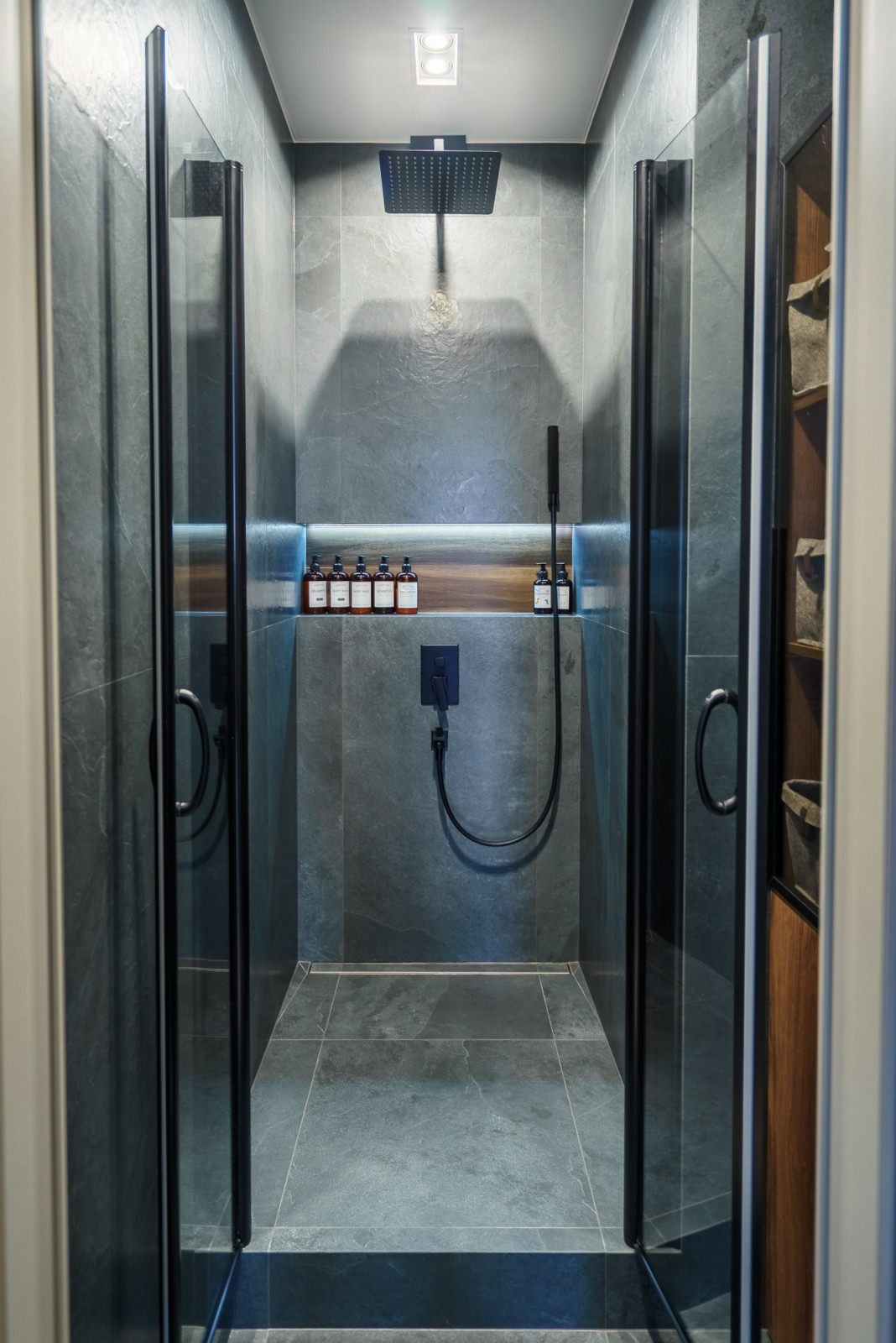 Темные акценты