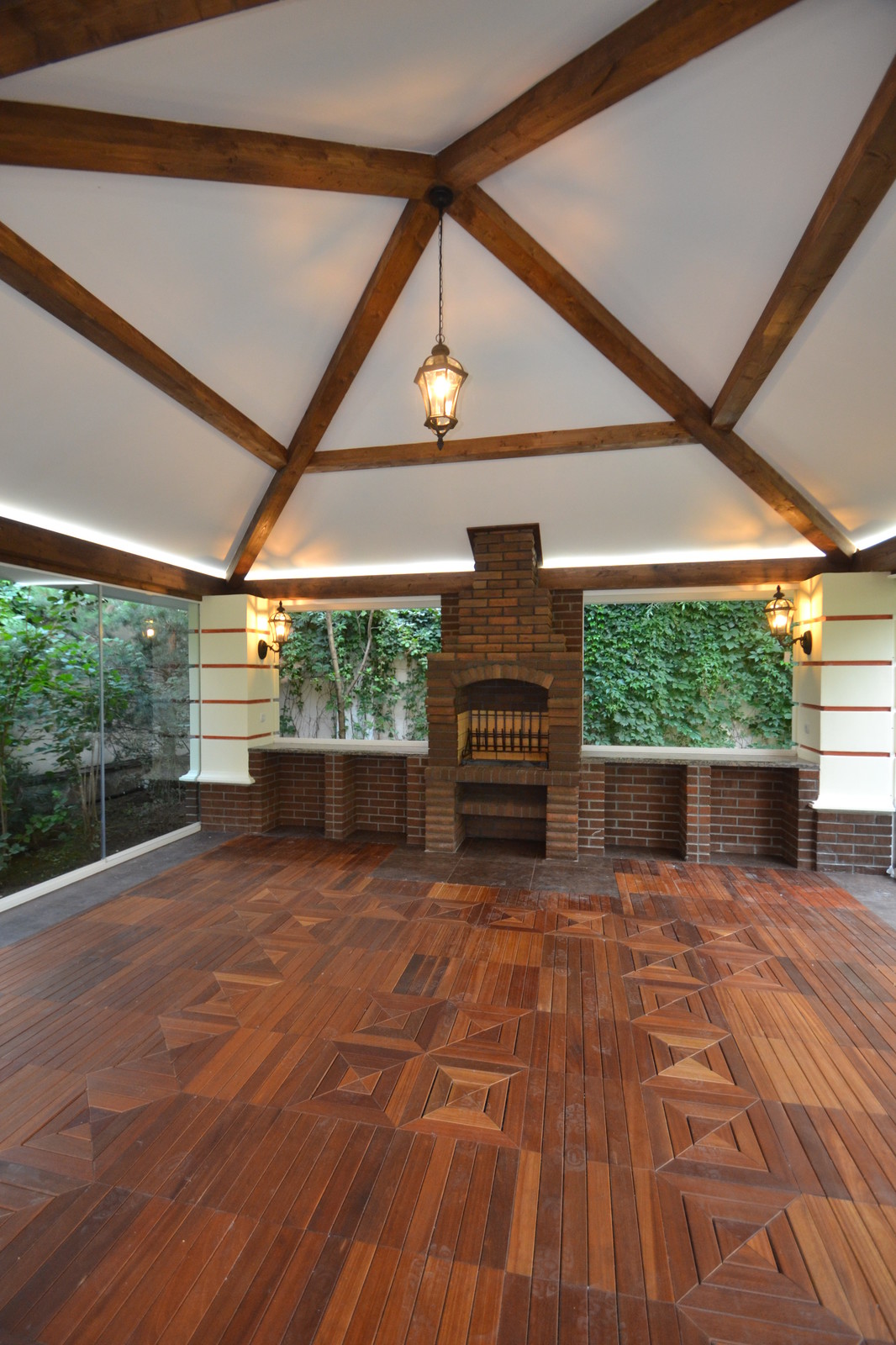 Беседка на приусадебном участке дома. 50 кв.м. Рублевское шоссе.