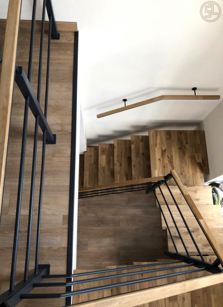 Обложка проекта: Деревянная лестница на монокосоуре