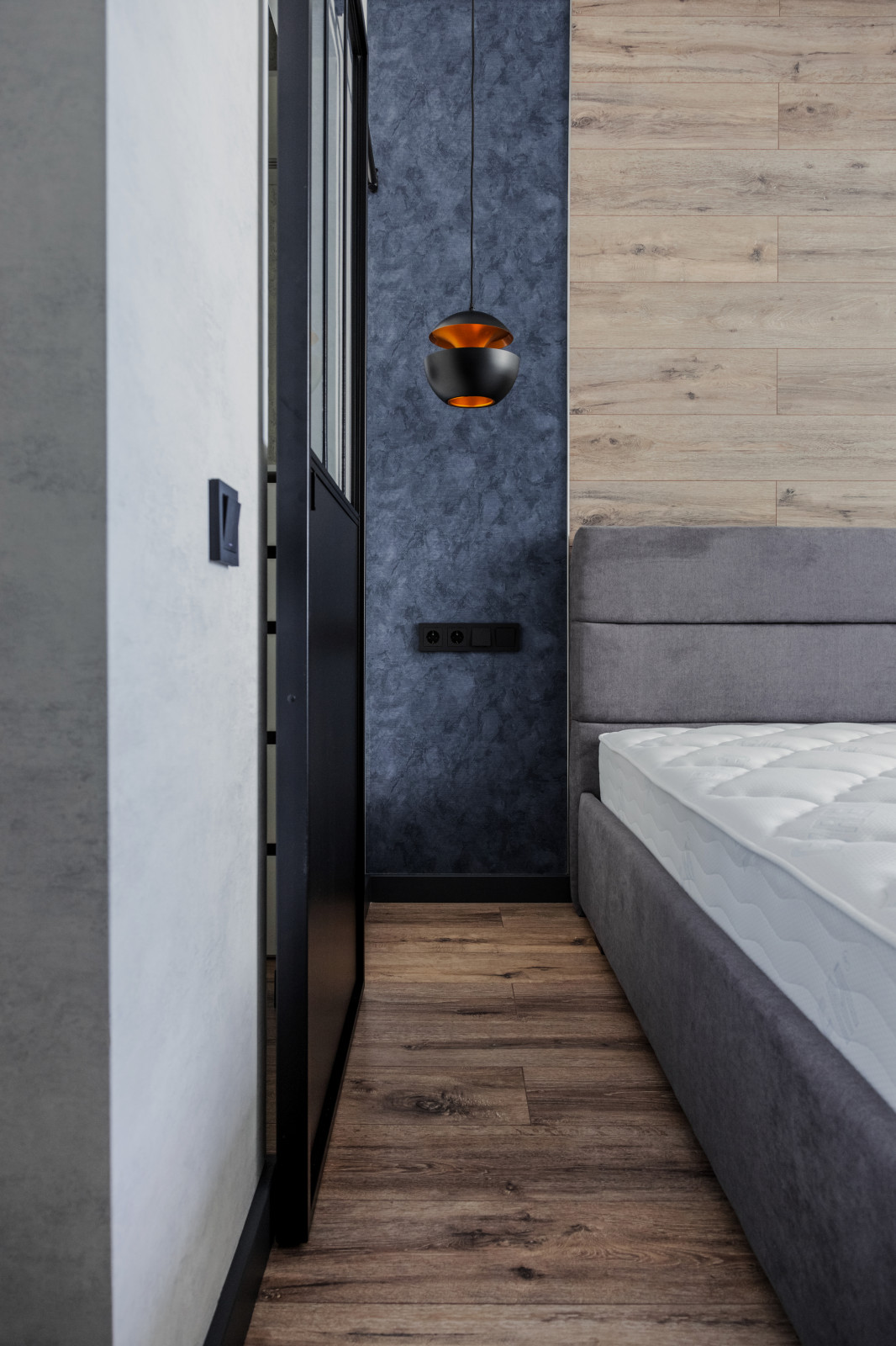 Проект с черными ванными комнатами