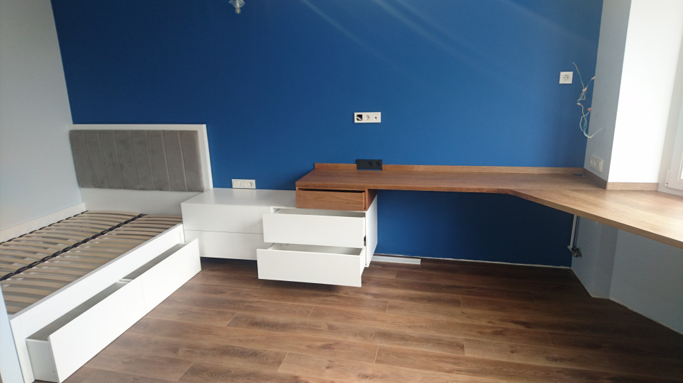 Обложка проекта: Кровать,тумба,подоконник