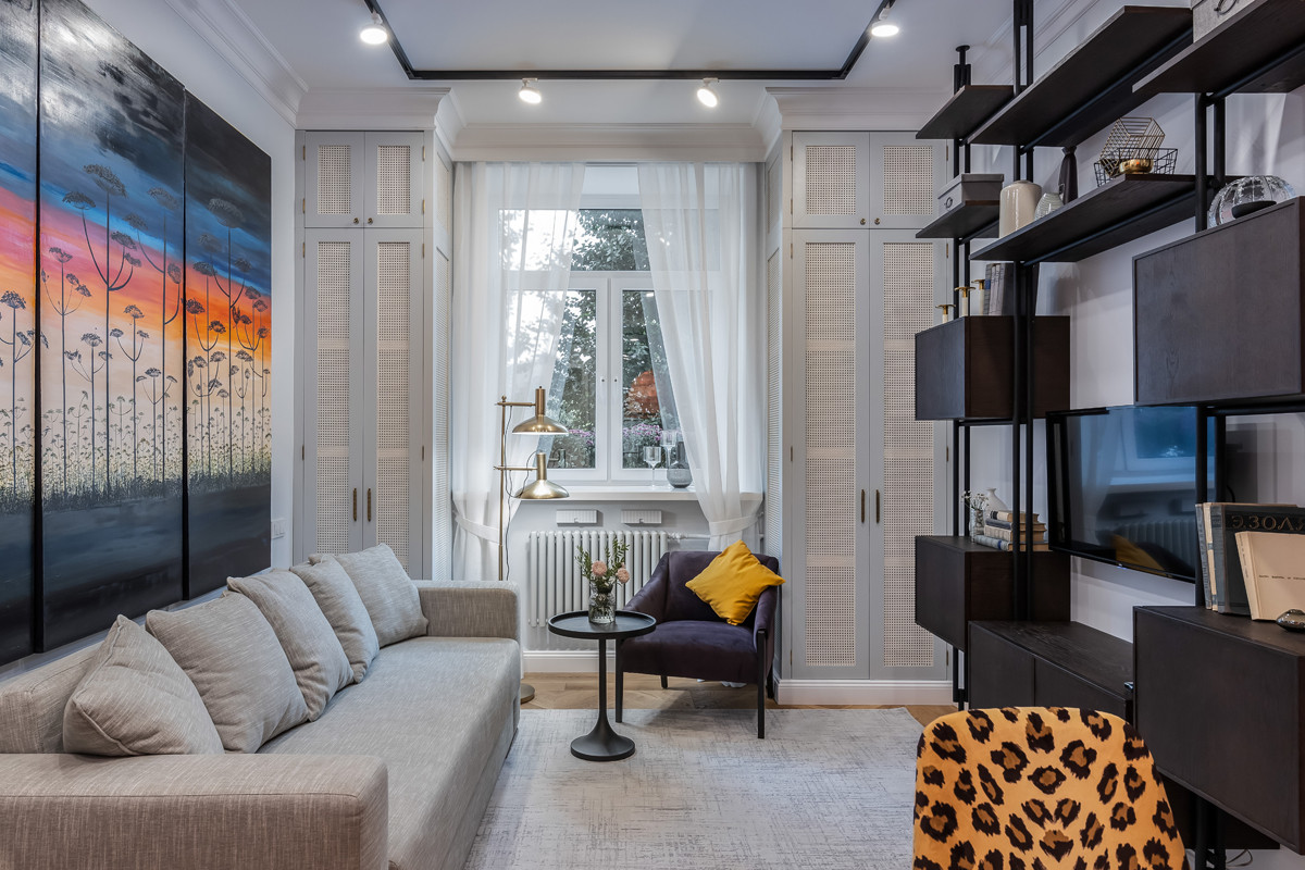 Гостиная с леопардом в зарослях борщевика