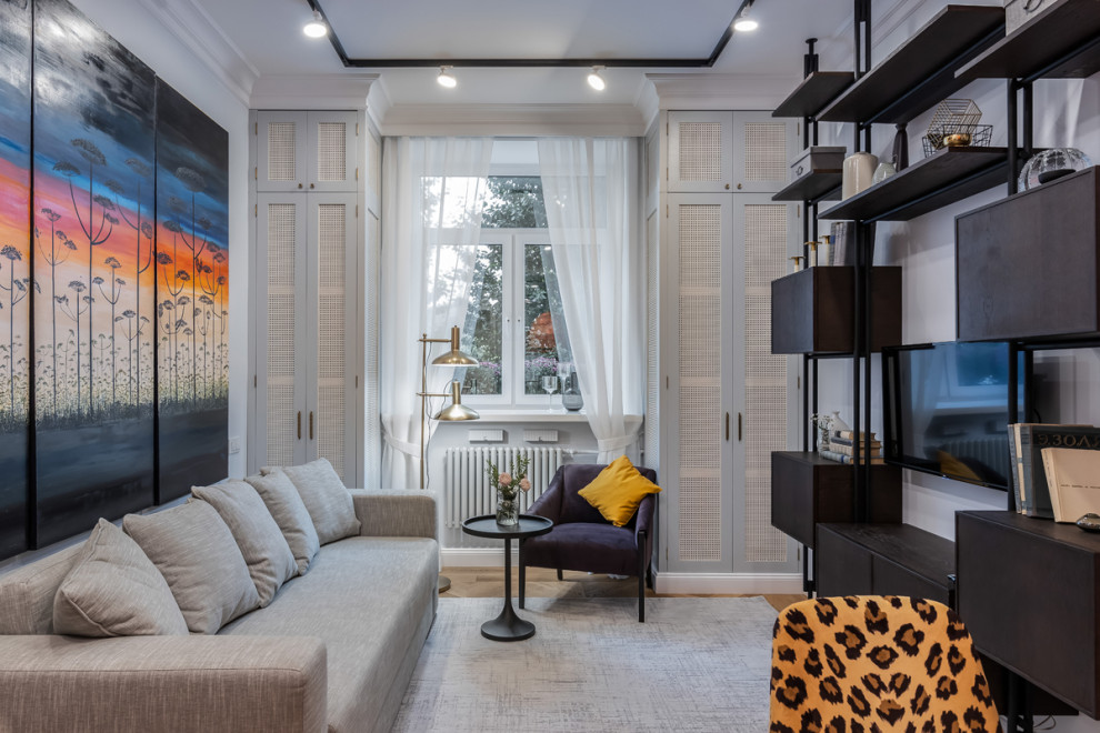 Гостиная с леопардом в зарослях борщевика