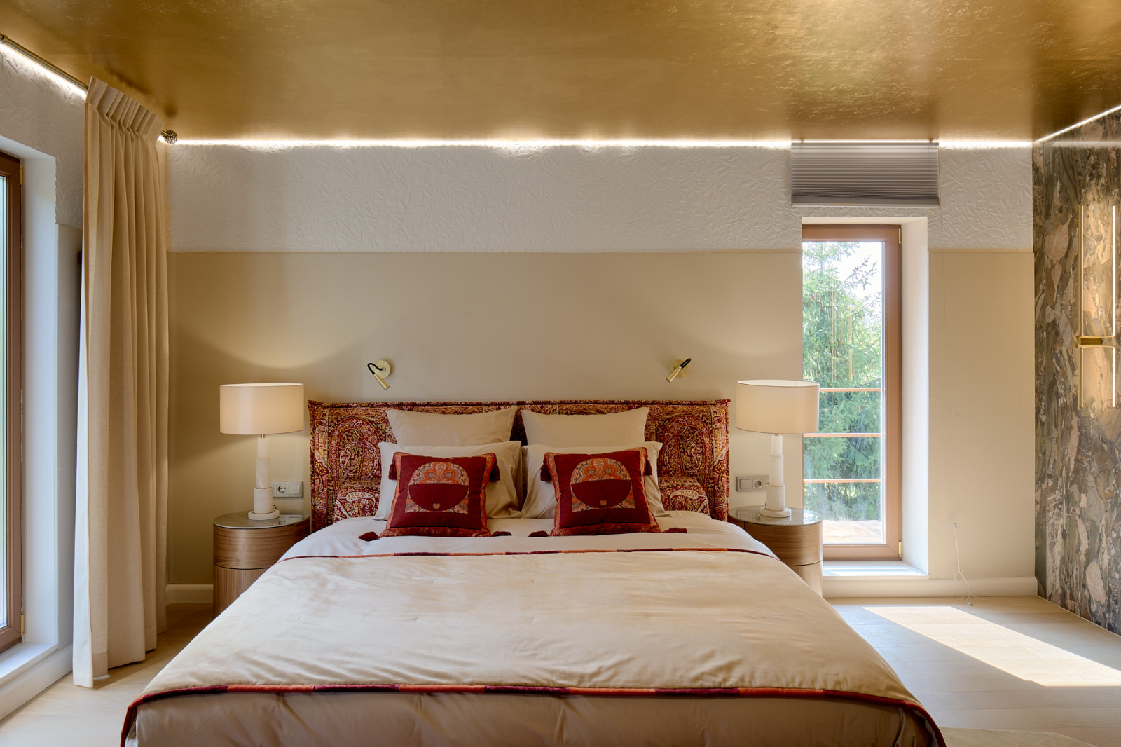 Мастер-спальня в розовом золоте