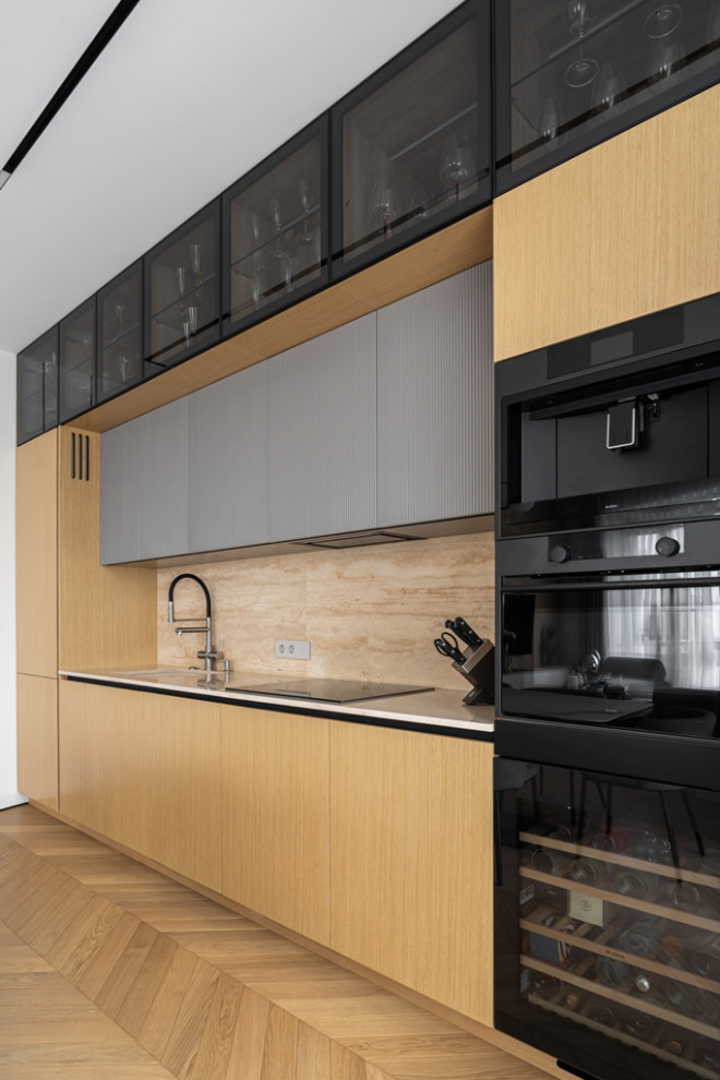 Современная кухня с фасадами из натурального шпона