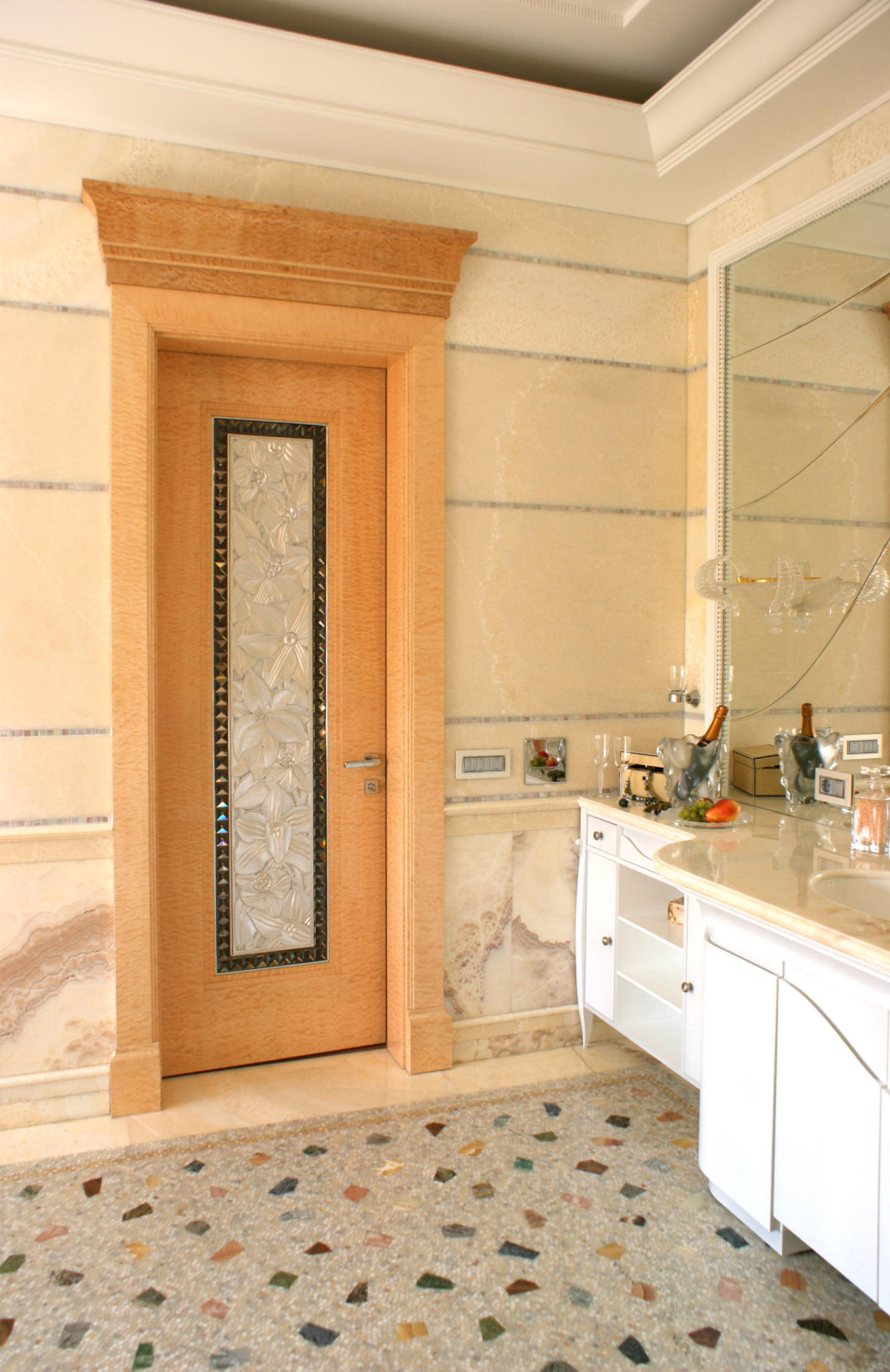 Резиденция в Стольном ДВЕРИ