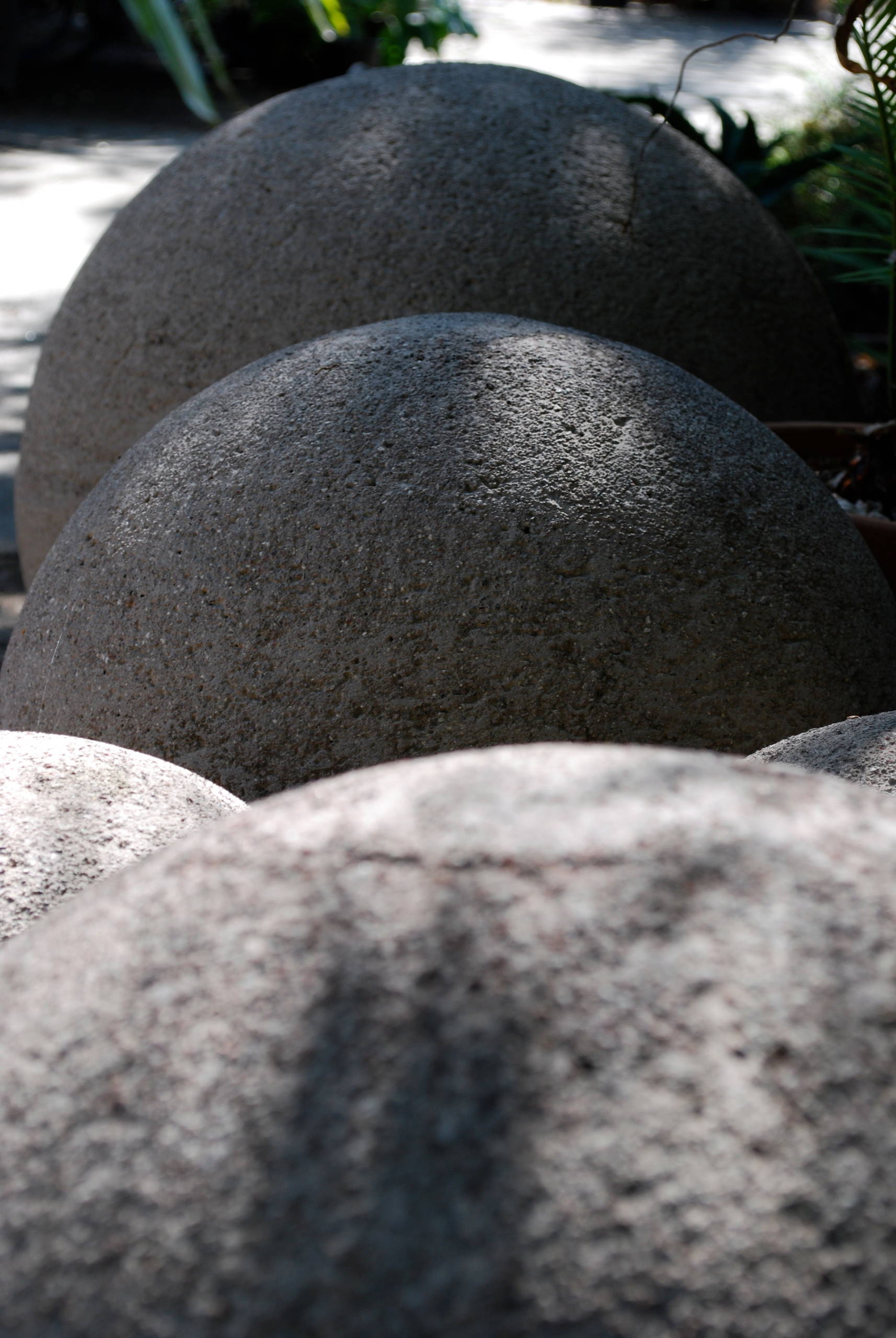 Шаром покати: Классические приемы украшения сада сферами