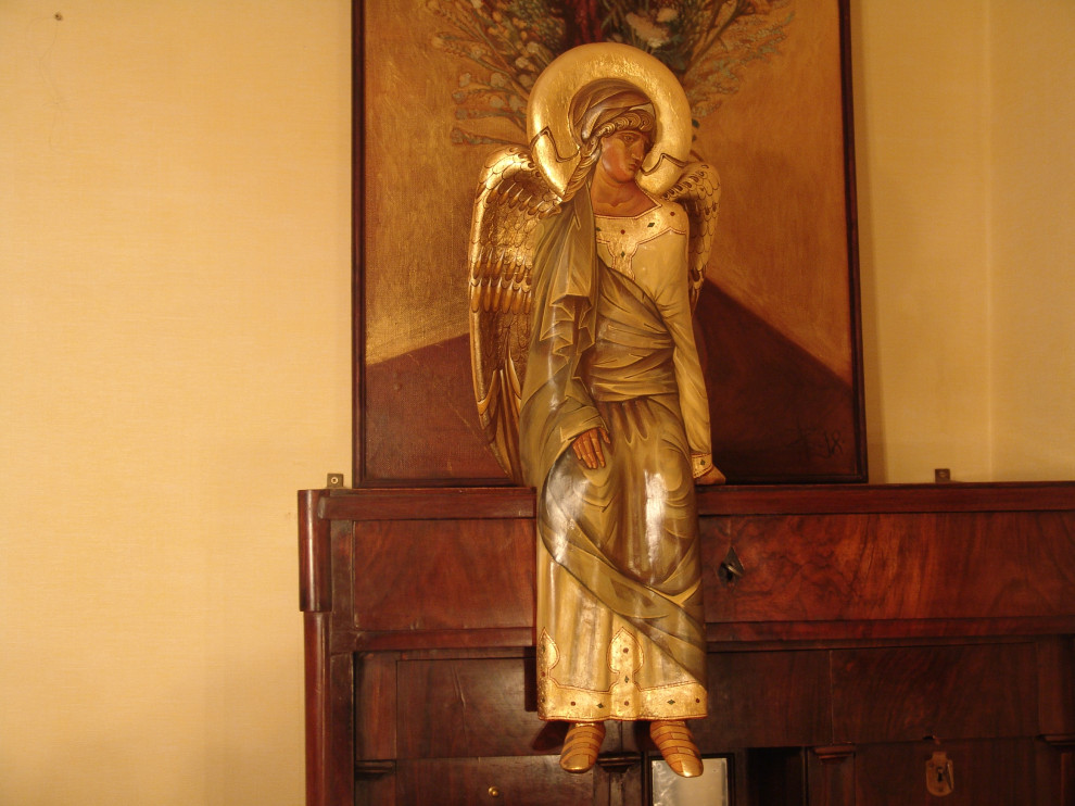 Ангел второй, сидящий