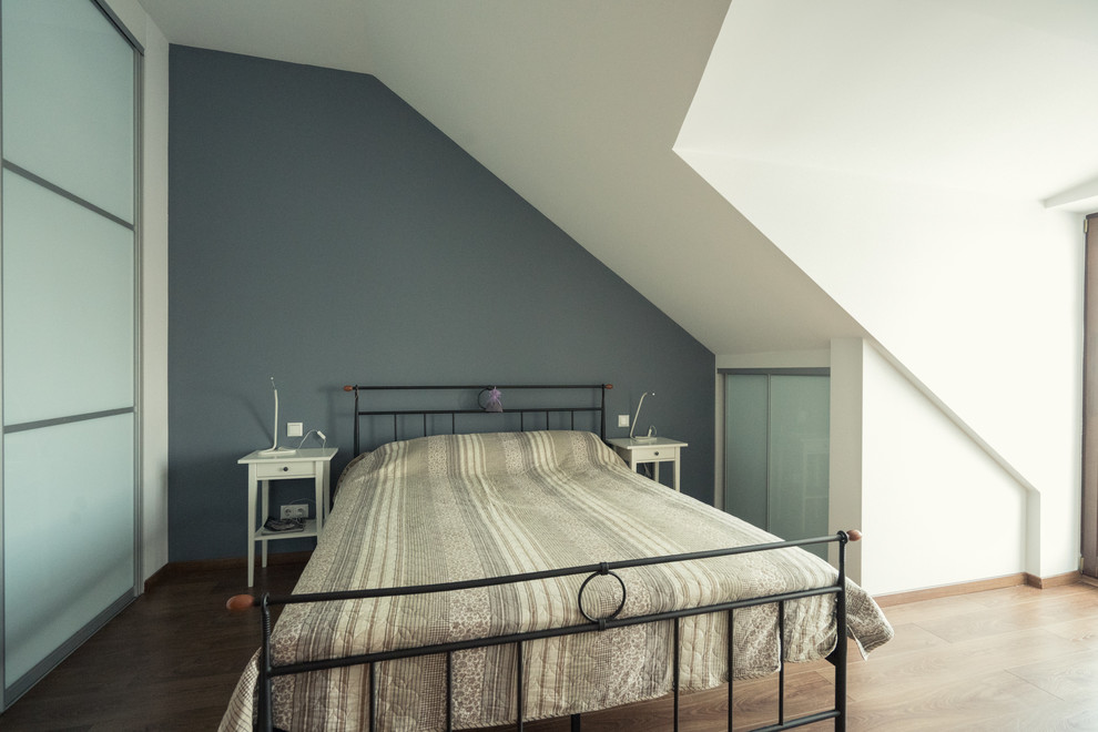 Небольшая квартира-студия с камином