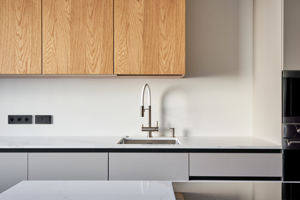 Кухня FENIX и шпон