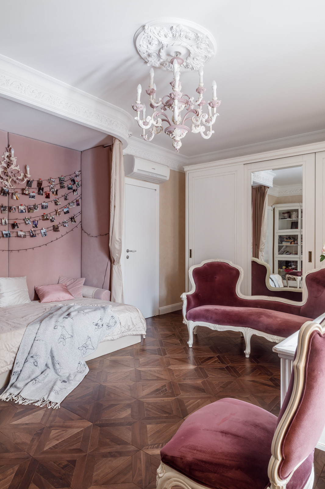 Дом с круглым окном