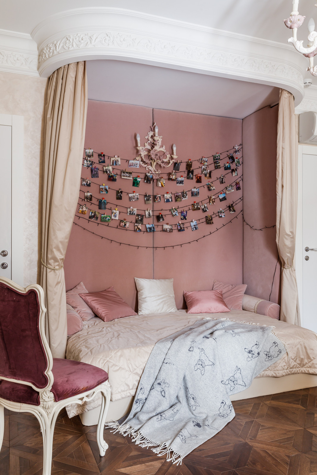 Дом с круглым окном