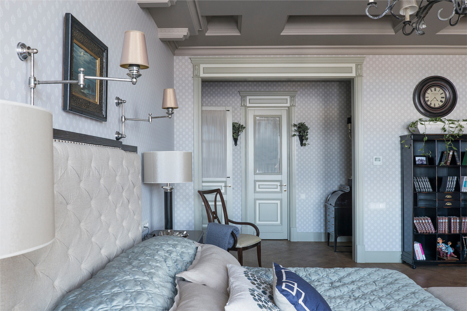 Трехэтажный загородный дом в стиле американской классики