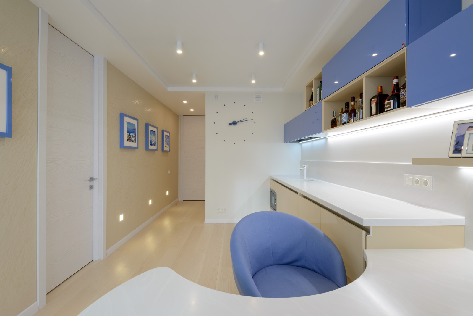 Любовь к белому цвету.