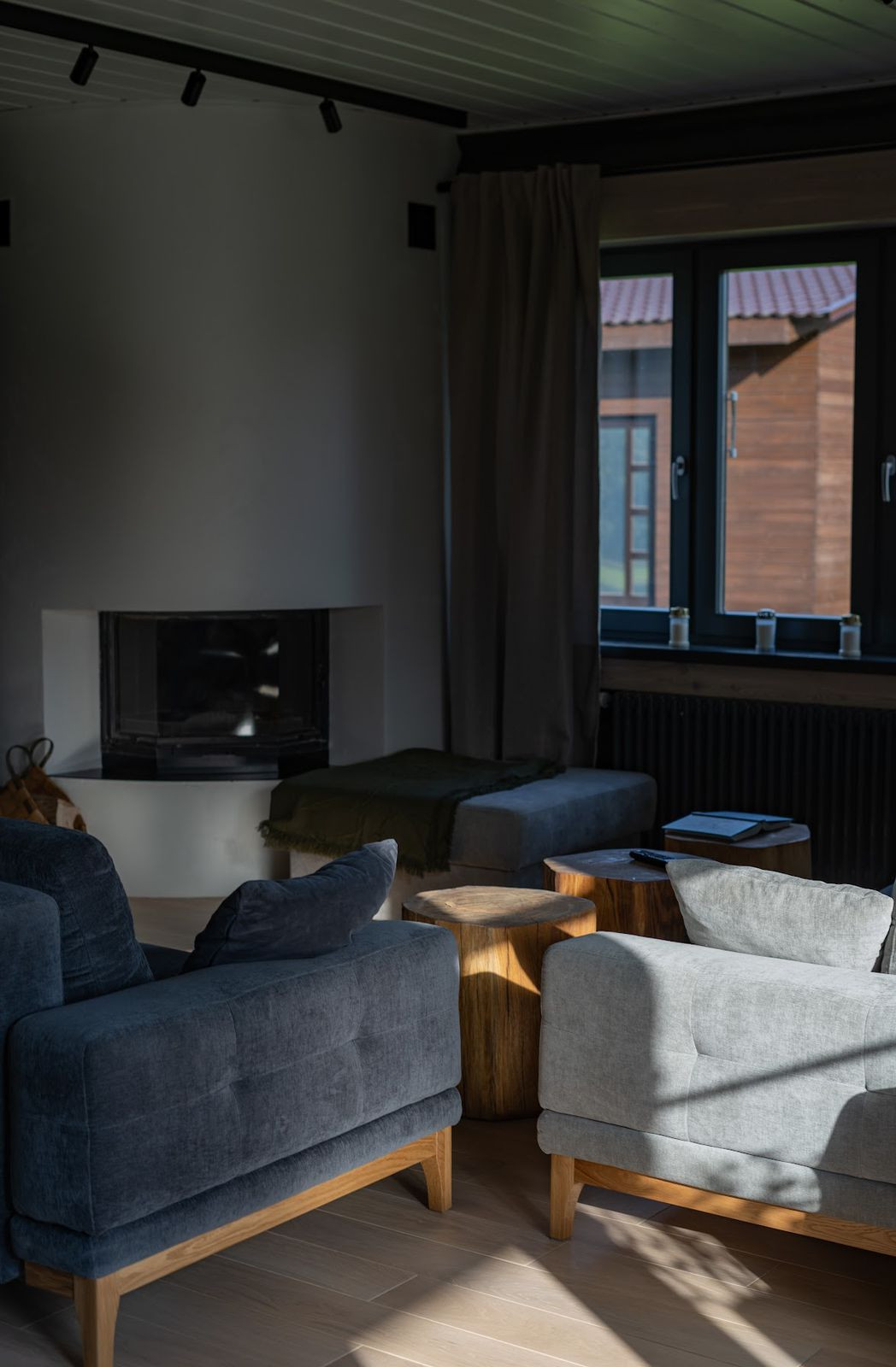 Обложка проекта: House on Lake Street