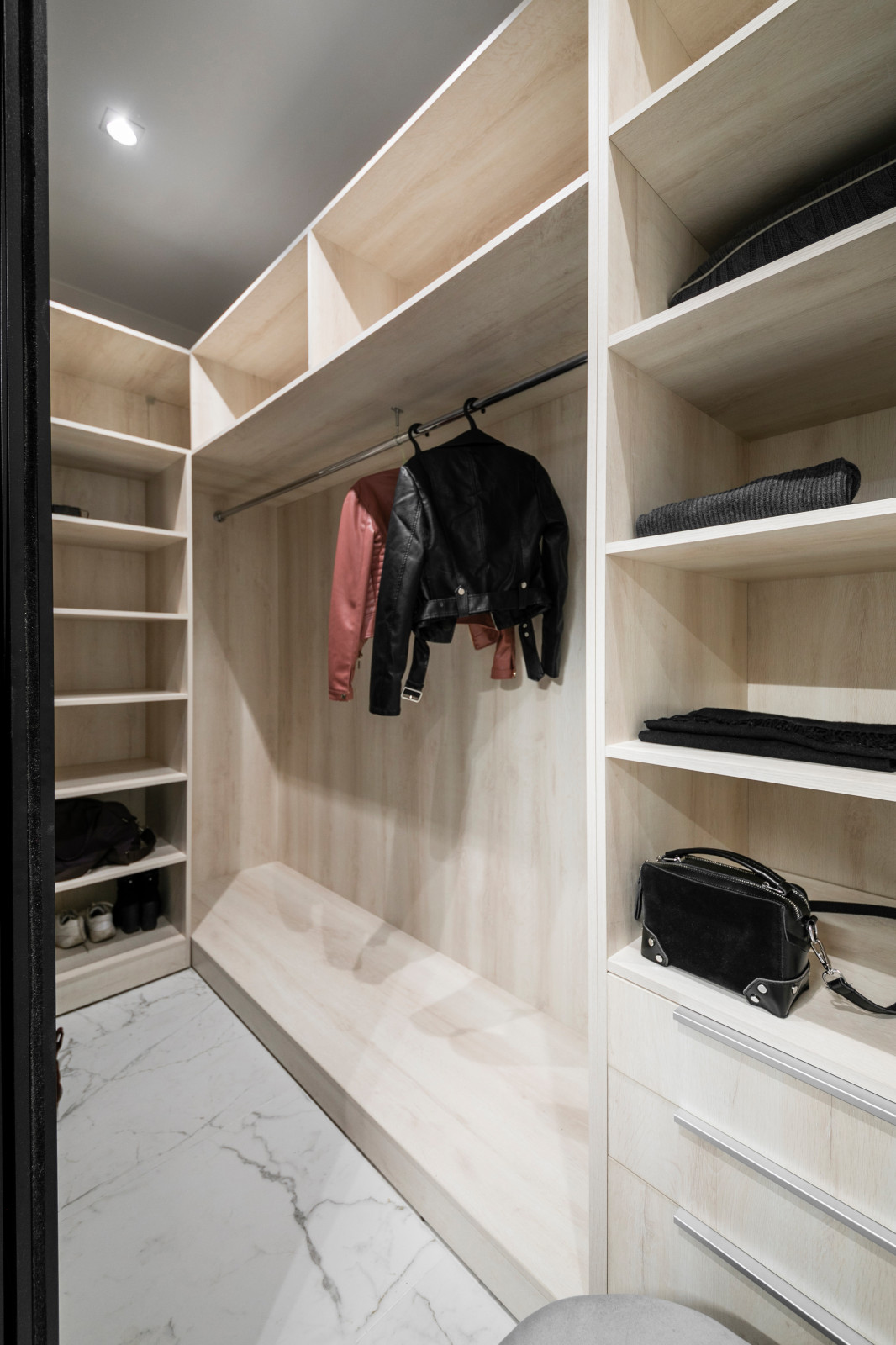 Однокомнатная квартира для молодой девушки. Ижевск, ЖК "Облака", 44 кв.м.