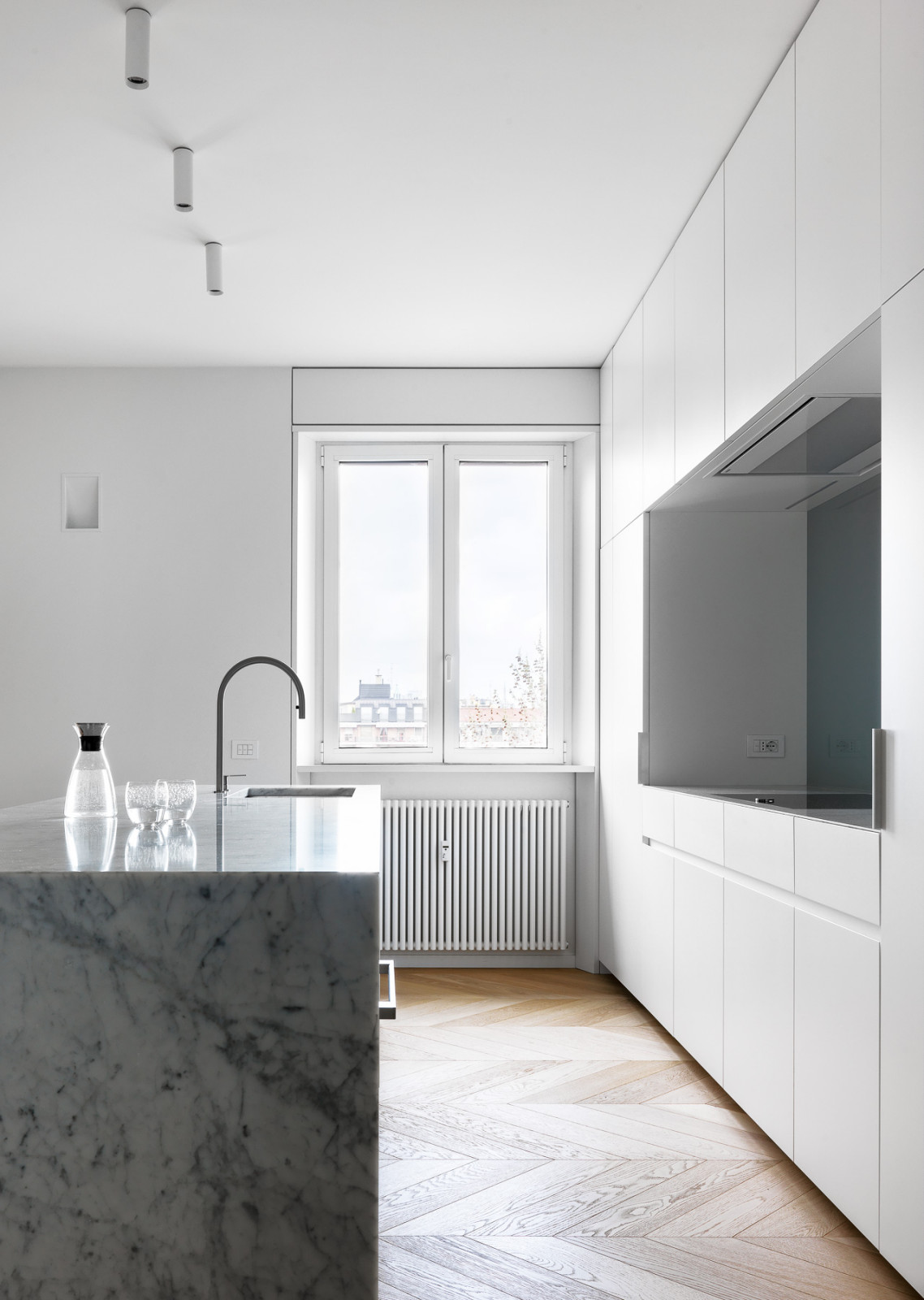 Minimalist italian apartment