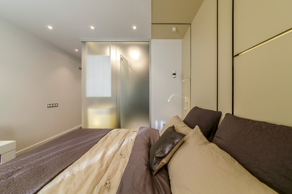 Спальня со стеклянным кубом