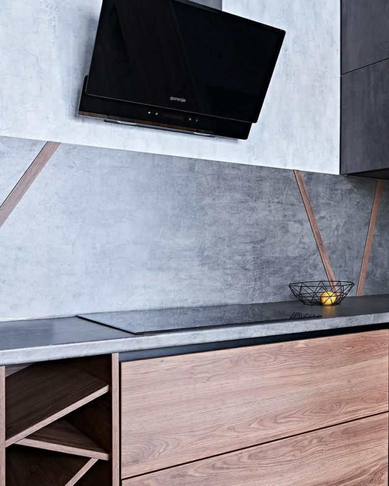 Черная угловая кухня в стиле лофт с фасадами под металл и под дерево