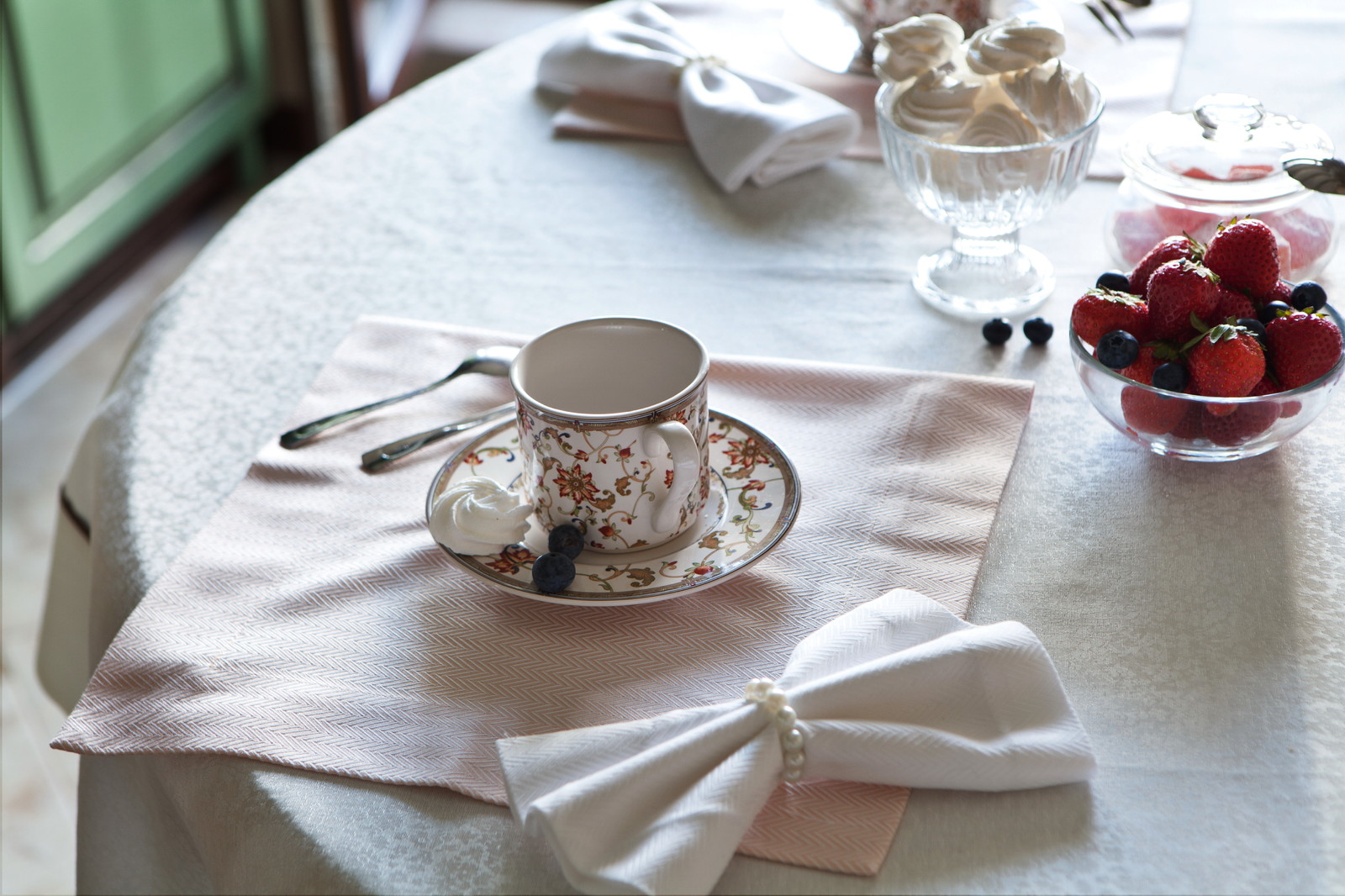 Английский завтрак. Фотосъемка интерьера квартиры в Строгино