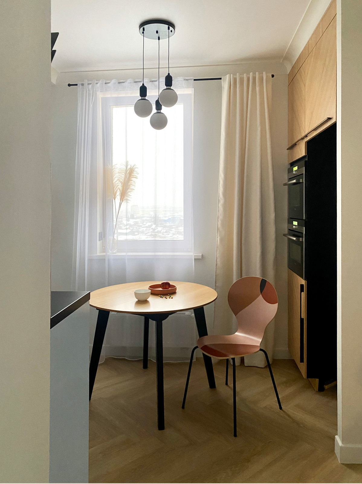 Малые м2 - не помеха комфорта. Смелый и яркий интерьер для молодой семьи