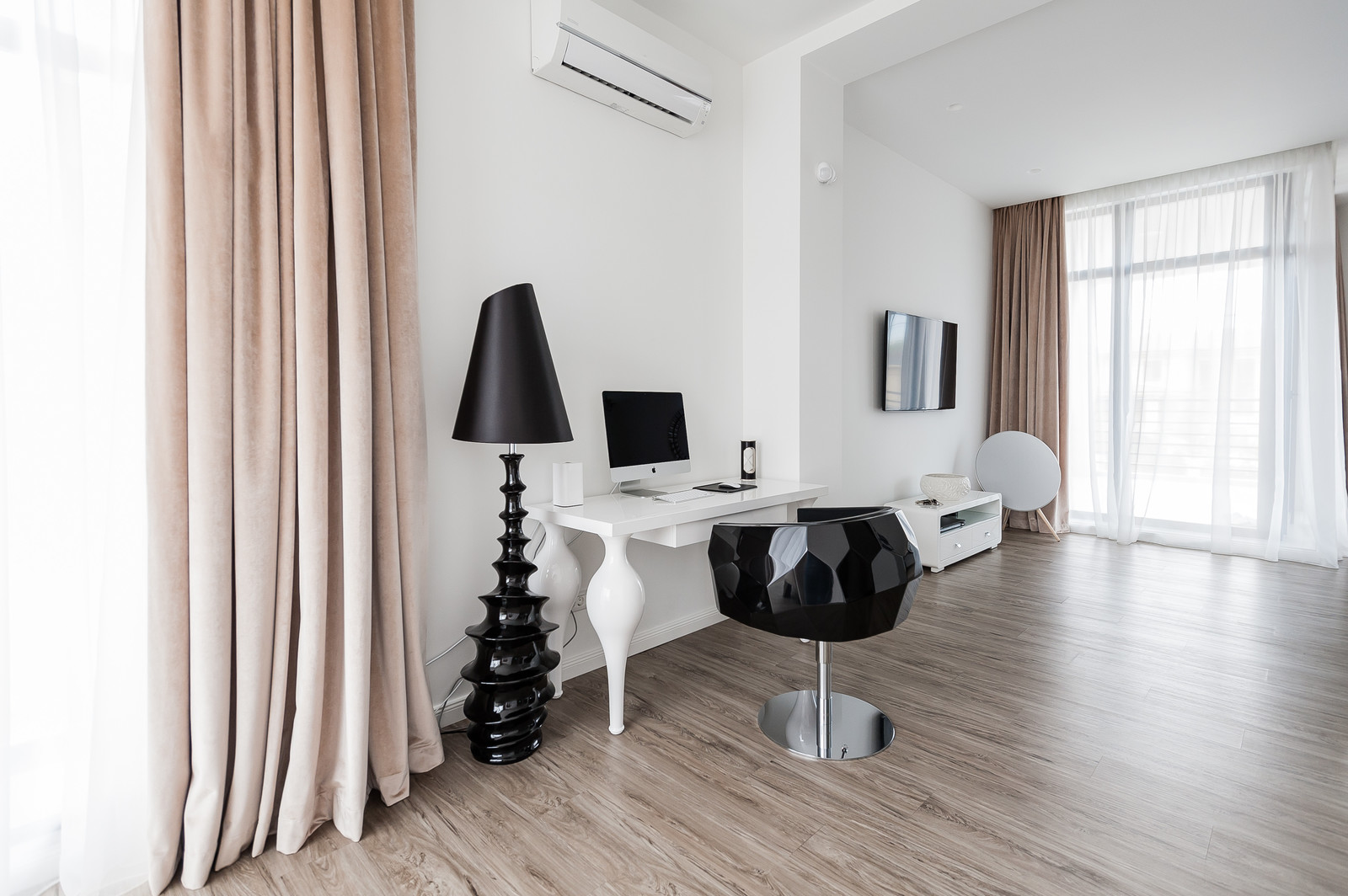 Дом с лошадиным бюстом