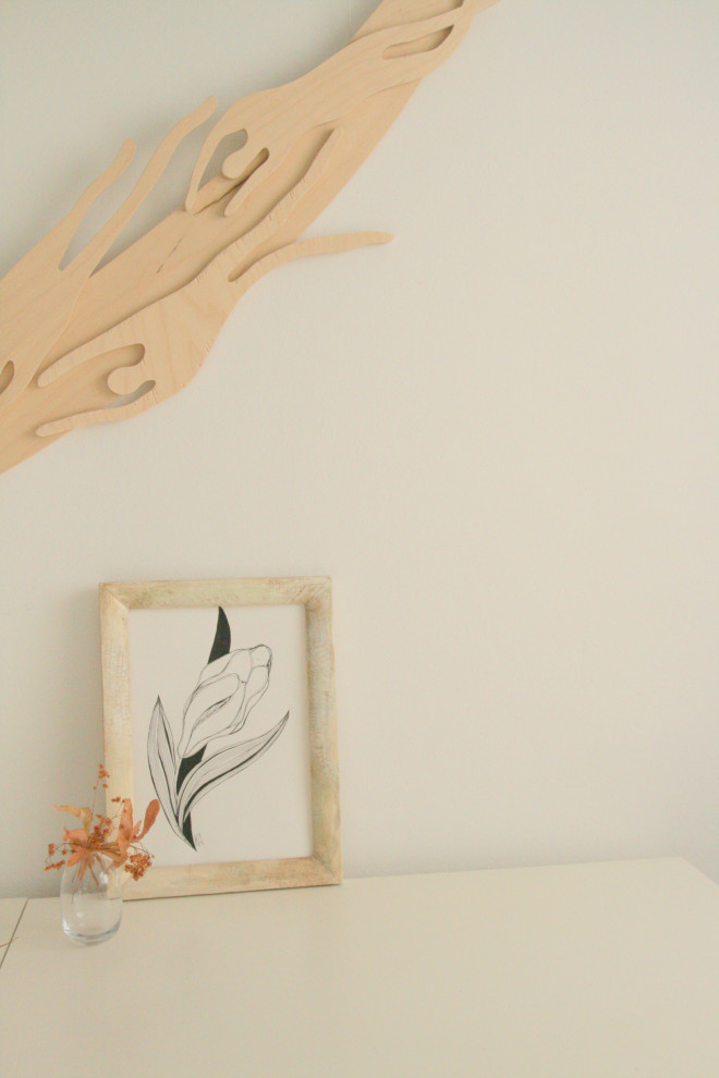 Графика с современном белом интерьере