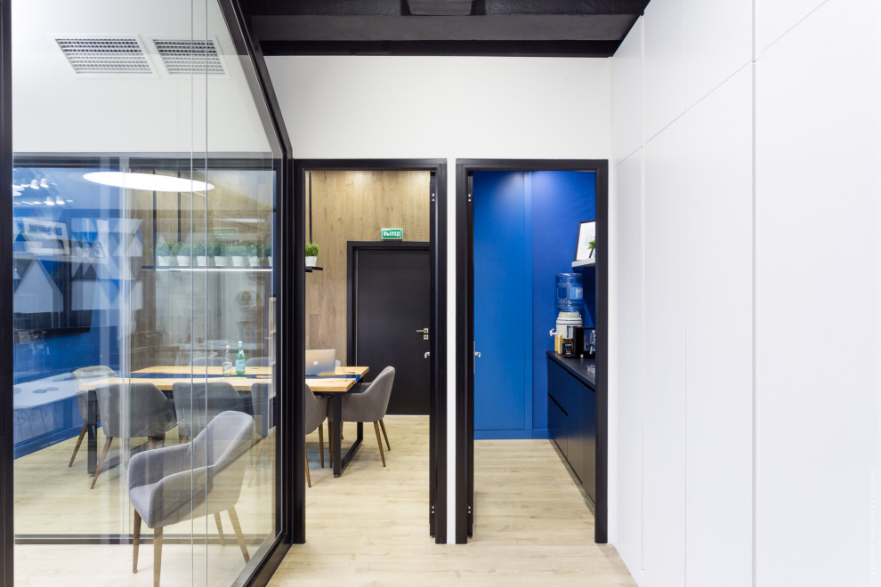 Office in Neo-Geo Business Center