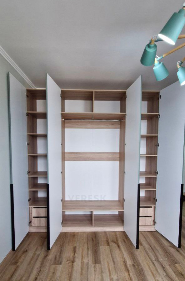 Распашные шкафы