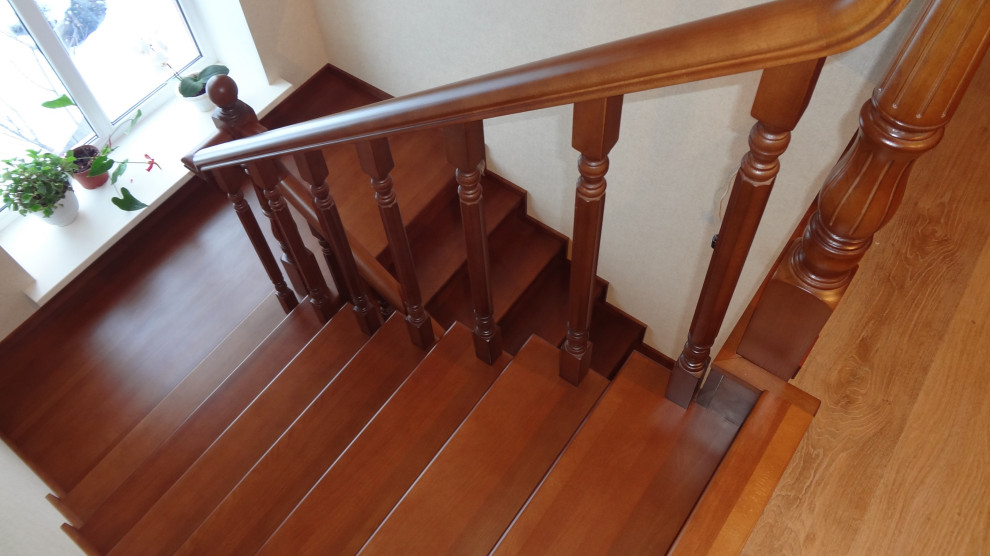 Обложка проекта: Лестница в доме из дерева бук.Самара пос.Зубчаниновка